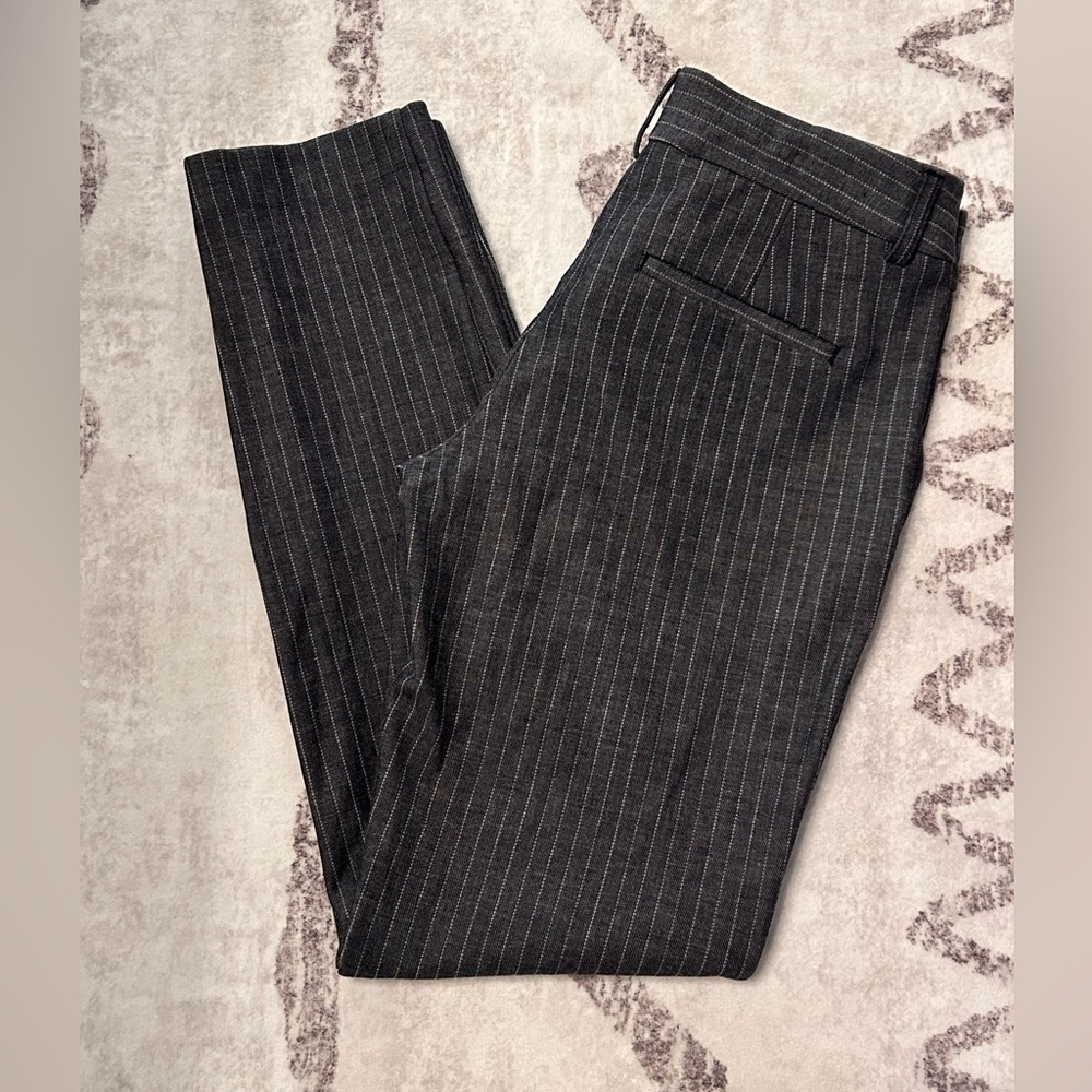 Express Columnist Ankle Pants / Size 2 Long / Dark Gray Pinstripe / Low Rise